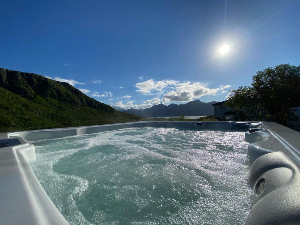 Villa Med Jacuzzi Og Nydelig Utsikt Gravdal  Bagian luar foto